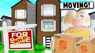MOVING TO MY NEW HOUSE ON BLOXBURG! HOUSE TOUR! (Roblox)
